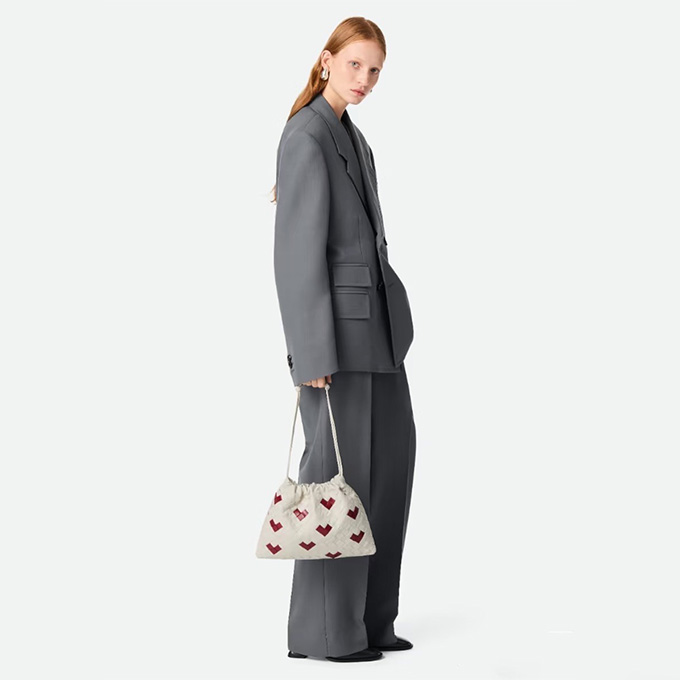 bottega veneta medium dustbag intrecciato leather drawstring crossbody pouch #796728